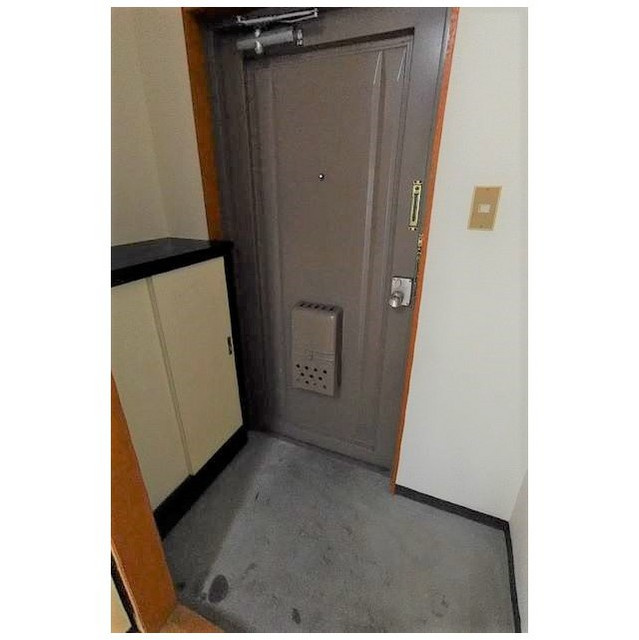 岐阜市洞のアパートの玄関