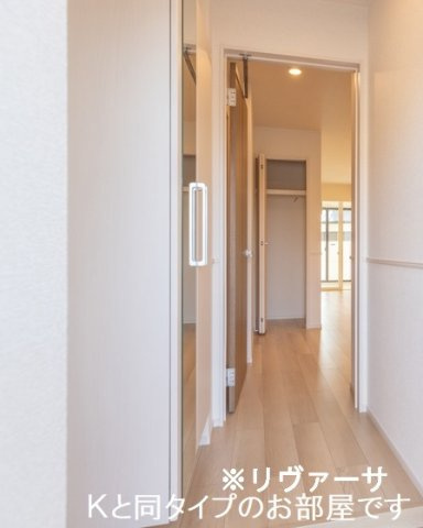 ネオタウン　Ⅰの玄関|明るい玄関です