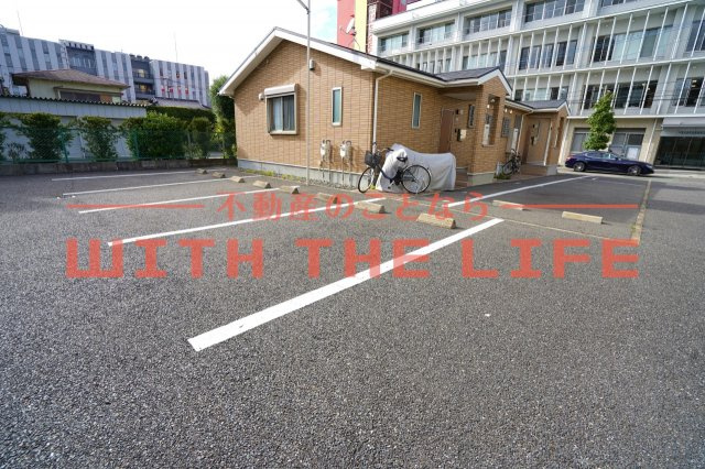 ハウス櫛原【キャッシュバック対象物件】の駐車場|駐車場があるので、車を買う予定の方も安心です