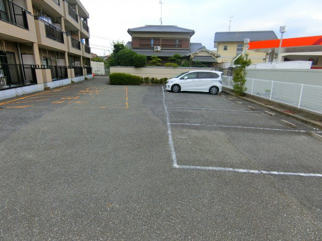 シャングリラ滝谷の駐車場