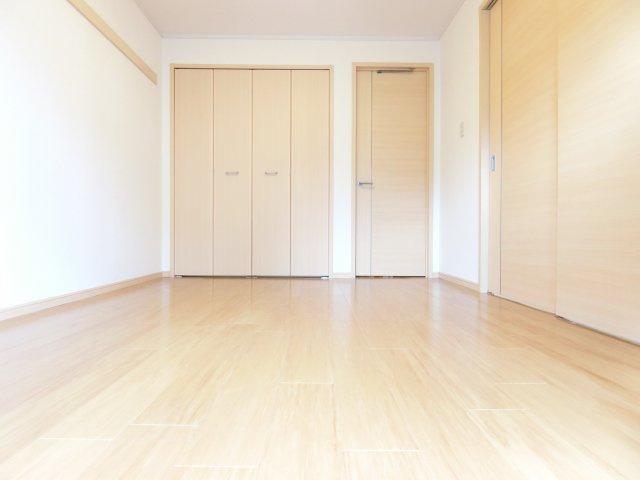 シャングリラ滝谷の寝室|別部屋内装写真