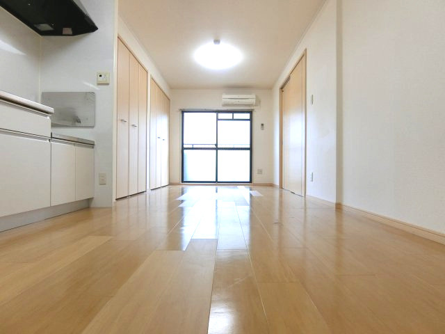 シャングリラ滝谷の居間・リビング|別部屋内装写真