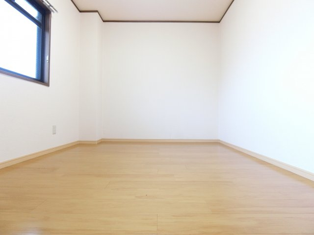 シャングリラ滝谷の子供部屋|別部屋内装写真