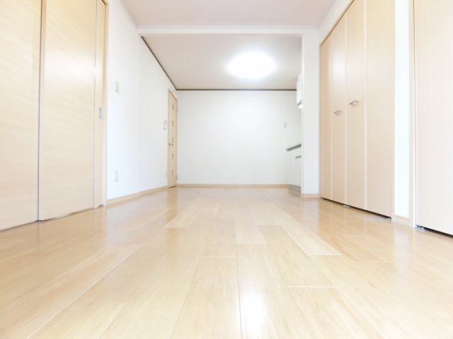 シャングリラ滝谷の居間・リビング|別部屋内装写真