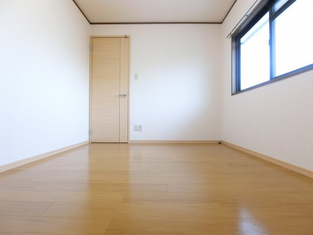 シャングリラ滝谷の寝室|別部屋内装写真