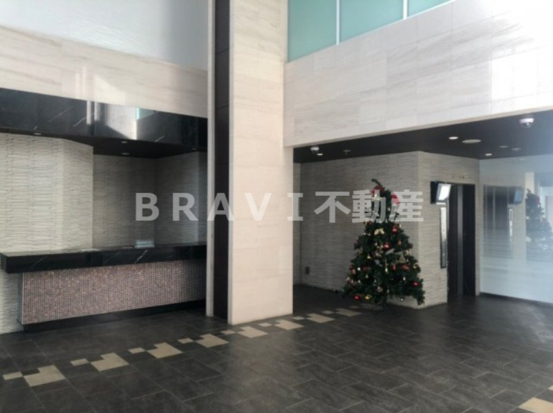 エステムプラザ大手前エヴァース BRAVI不動産のロビー|【エステムプラザ大手前エヴァース】管理人のいるロビー