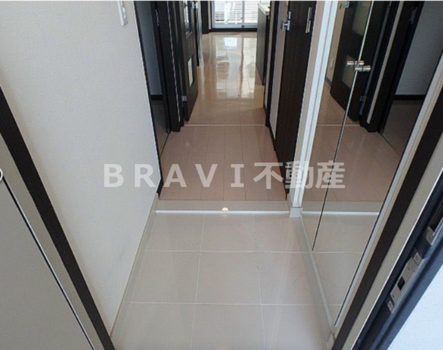 エステムプラザ大手前エヴァース BRAVI不動産の玄関|【エステムプラザ大手前エヴァース】シューズボックスのある玄関