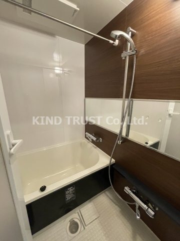 ロイヤルカーサ東天満の浴室|コンパクトで使いやすいお風呂です