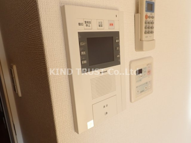 レジュールアッシュ梅田レジデンスのセキュリティ|モニター付きインターホンで安心