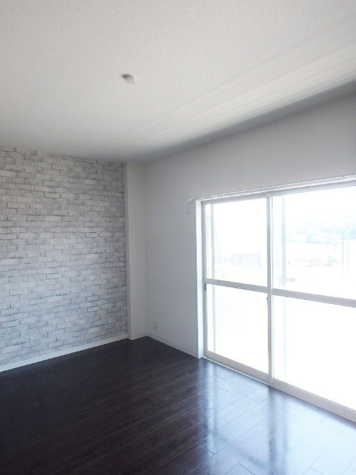 リノ・パラッツォ【１０，０００円キャッシュバック対象物件】の洋室|明るい洋室です