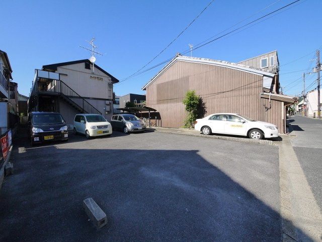 ハイツゼンⅡの駐車場|駐車スペースもあります