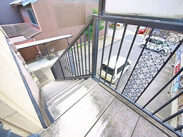 ハイツゼンⅡのその他共用部分|明るい共有スペース。