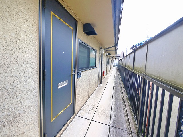 ハイツゼンⅡのその他共用部分|明るい共有スペース。