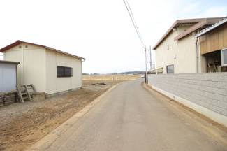 【前面道路含む現地写真】 | 平坦で使いやすい　蓄電池用地等に／つくば市沼崎 | 前面道路含む現地写真です