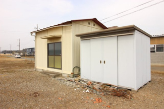 【その他】 | 平坦で使いやすい　蓄電池用地等に／つくば市沼崎 | 小さな小屋と物置があります（現況引渡）