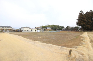 【展望】 | 平坦で使いやすい　蓄電池用地等に／つくば市沼崎 | 物件南側より北側前面道路を望む
