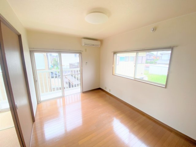 横芝光町栗山アパートの洋室