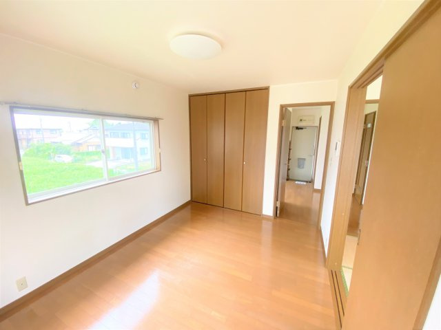 横芝光町栗山アパートの洋室