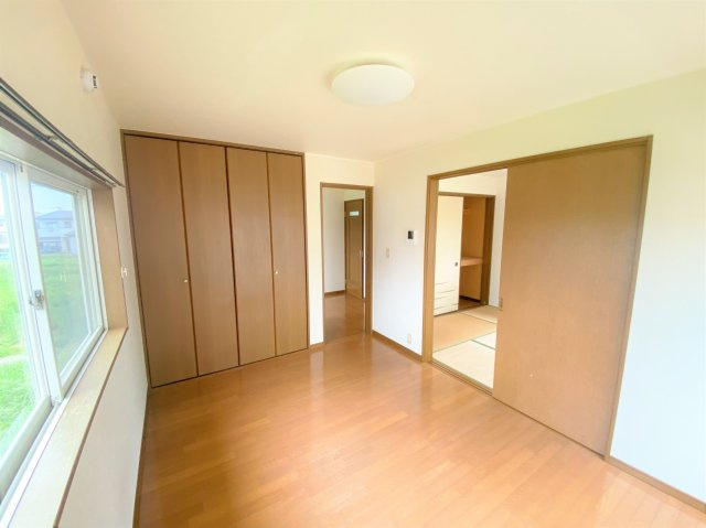 横芝光町栗山アパートの洋室