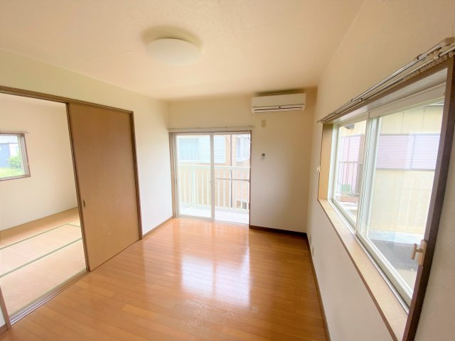 横芝光町栗山アパートの洋室