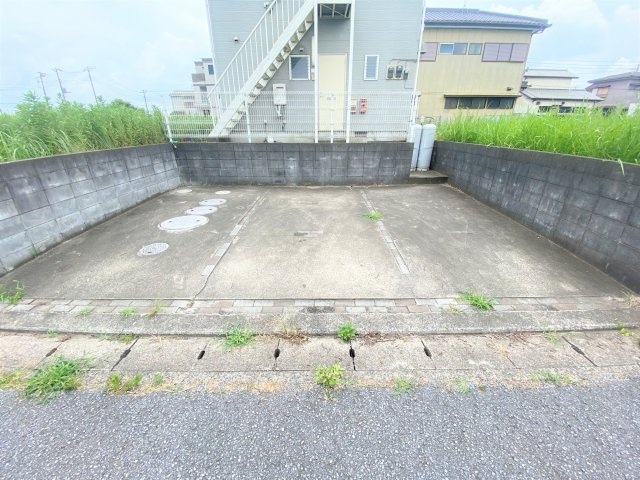 横芝光町栗山アパートの駐車場