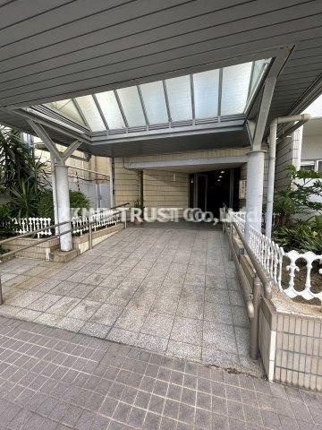 ルモン東梅田のエントランス|建物の内部です
