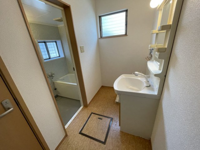 【洗面所】 | ハーミッツ・セル大桐 | ゆったりとスペースのある洗面所