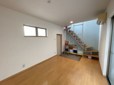 【居間・リビング】 | ハーミッツ・セル大桐 | こちらのリビングで趣味の時間をお楽しみください