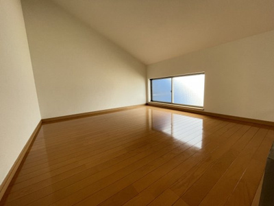 【その他】 | ハーミッツ・セル大桐 | 小さな窓もありきれいなロフト付きです