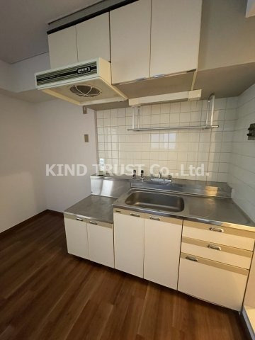 武村ハイツのキッチン|コンパクトなキッチンで掃除もラクラク