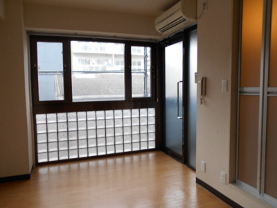 【居間・リビング】 | ローレルハイツウエハラ | 光がたくさん入りとても明るいです