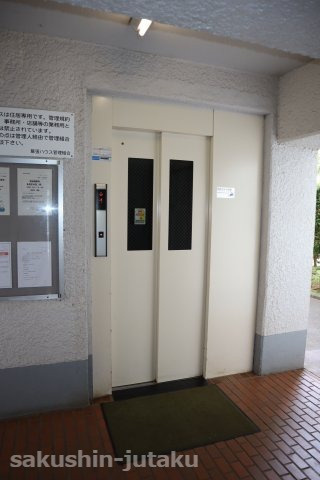 幕張ハウスのその他共用部分|エレベーターの停止階は１階・４階・７階・10階・13階になります。今回のお部屋はエレベーター停止階です。