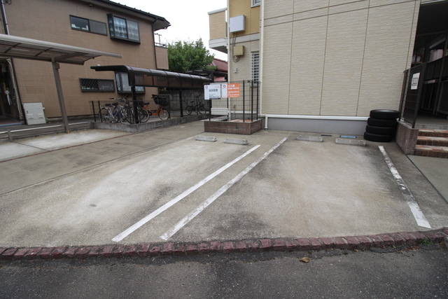 グランシャリオの駐車場