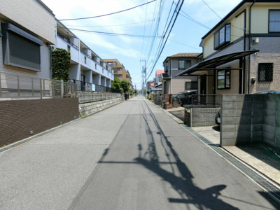 【前面道路含む現地写真】 | 松戸市六高台７丁目戸建て