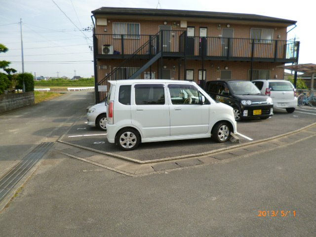 アムールTMkeishi【キャッシュバック対象】の駐車場|駐車場があるので、車を買う予定の方も安心です