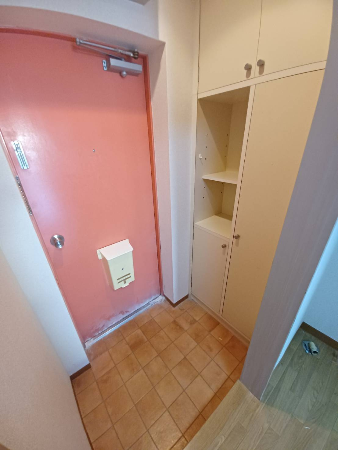 朝日台ハイツAの玄関