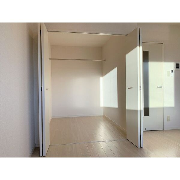 Ａｐａｒｔｍｅｎｔ　ＮＡＫＡＹＡの居間・リビング