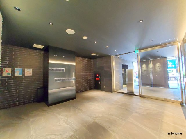 コンフォリアリヴ新大阪ウェスト　仲介手数料無料のロビー