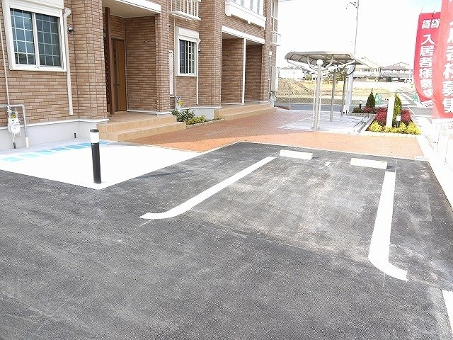サンリット雅Ⅰの駐車場|駐車場があるので、車を買う予定の方も安心です
