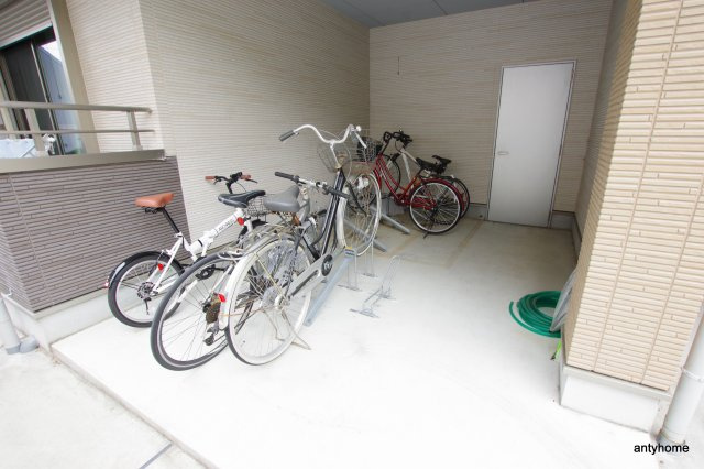 ルクール江坂　仲介手数料無料の駐車場