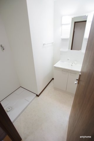 ルクール江坂　仲介手数料無料の洗面所