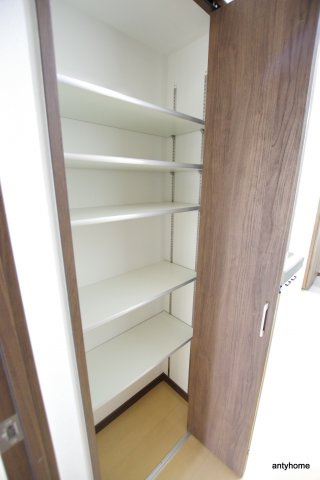 ルクール江坂　仲介手数料無料の収納