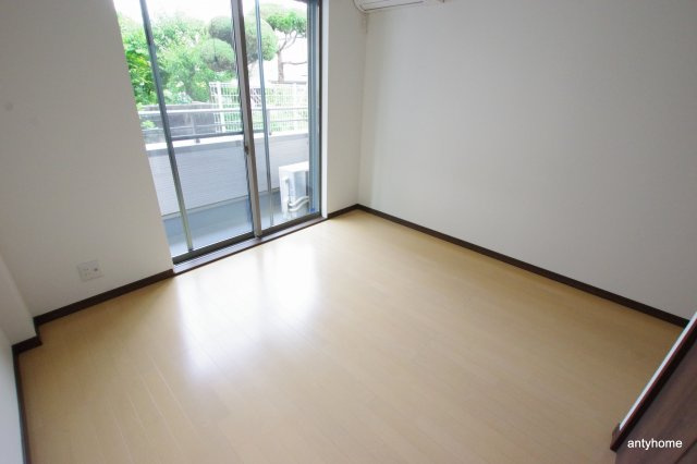 ルクール江坂　仲介手数料無料の洋室