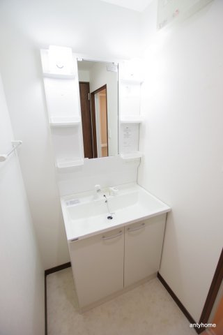 ルクール江坂　仲介手数料無料の洗面所