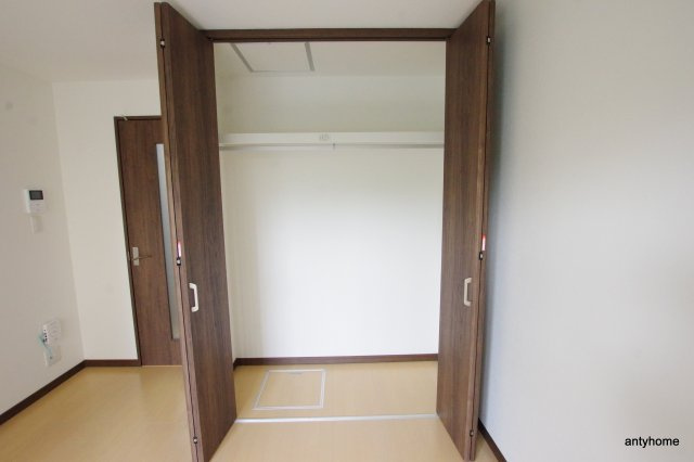 ルクール江坂　仲介手数料無料の収納