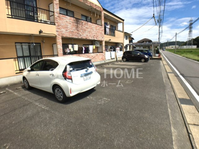 【駐車場】 | サニープレイスＫＯＢＡＹＡＳＨＩ Ｂ棟 | 駐車場に車を止められます