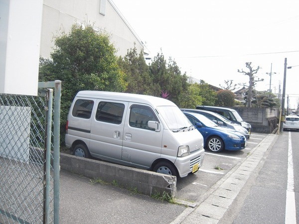 セジュール山本の駐車場