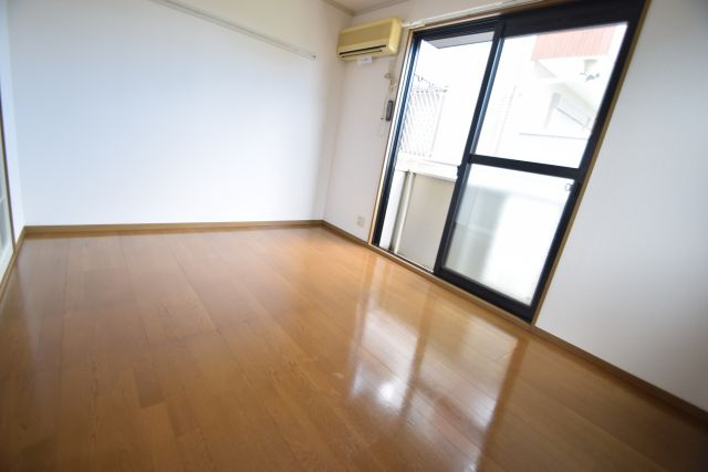 ロイヤルコート弐番館の居間・リビング