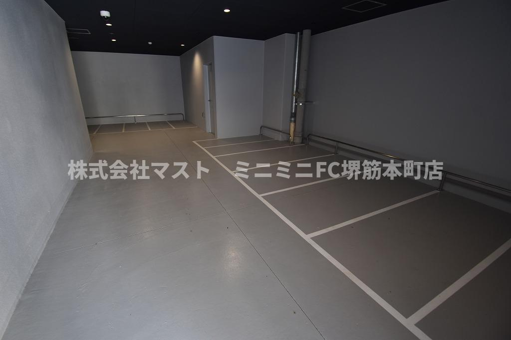 S-RESIDENCE堺筋本町Unoの駐車場