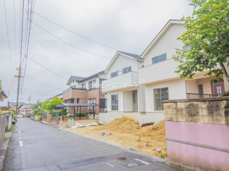 【前面道路含む現地写真】